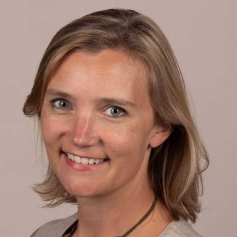 Caroline Lan, Gide
