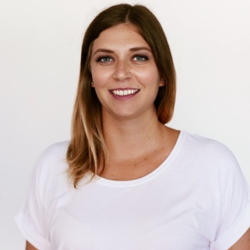 Léa Mondon, Accessite