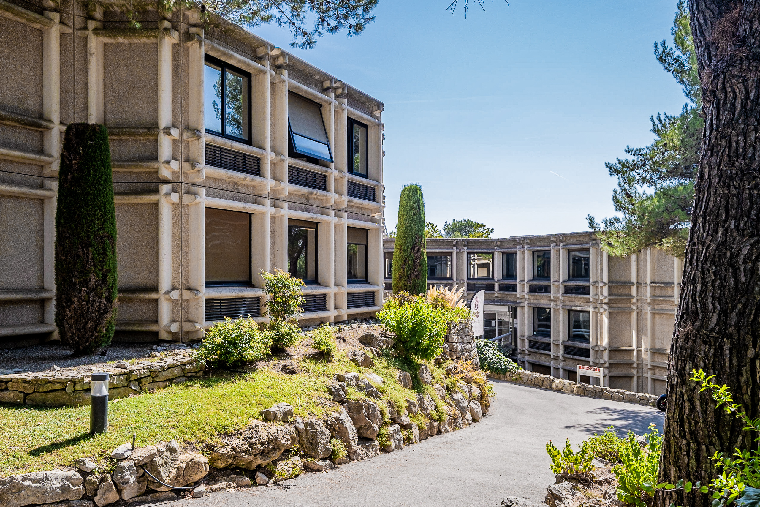 L'ensemble de bureaux est situé 2000 Route des Lucioles à Biot (06). ©Sophia Antipolis