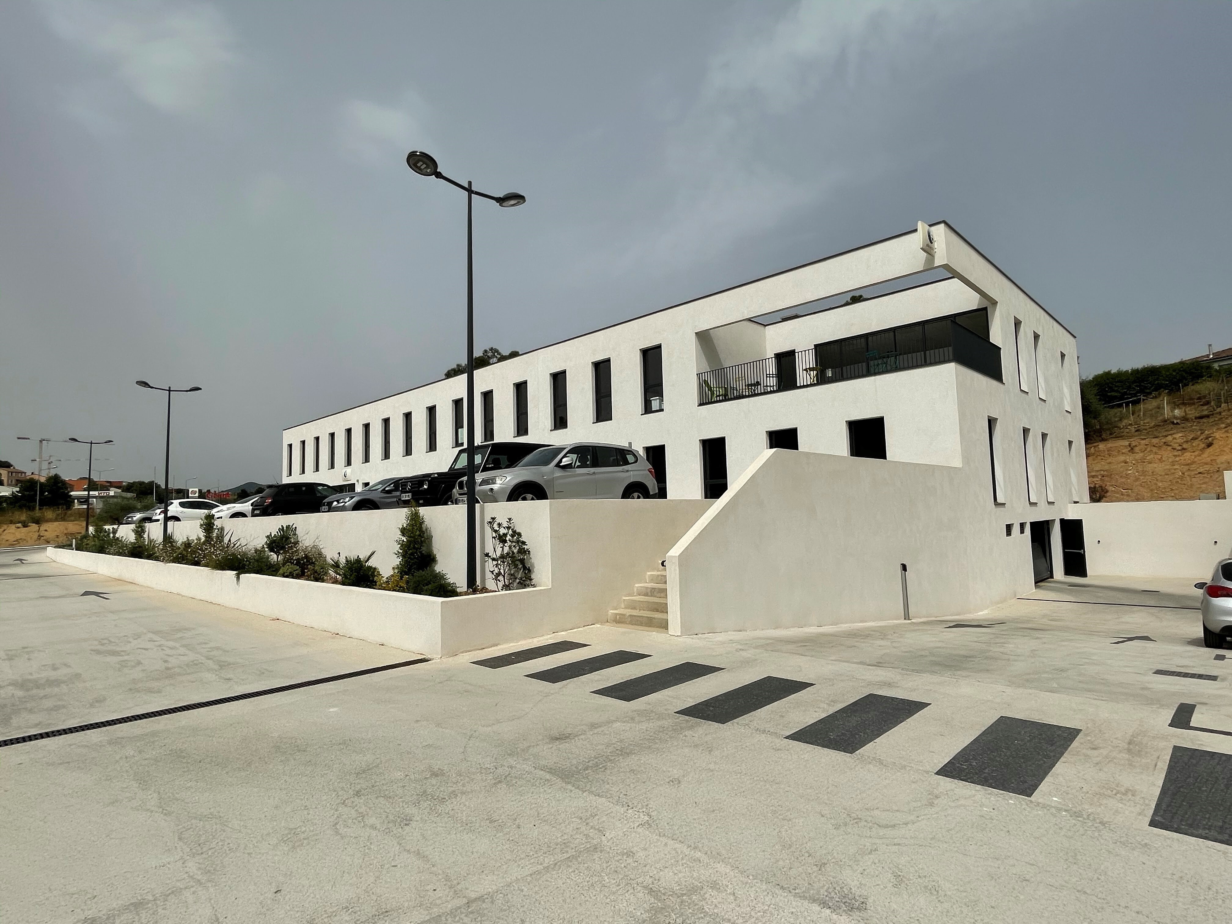 L'immeuble de bureaux occupé par Pôle Emploi en Corse