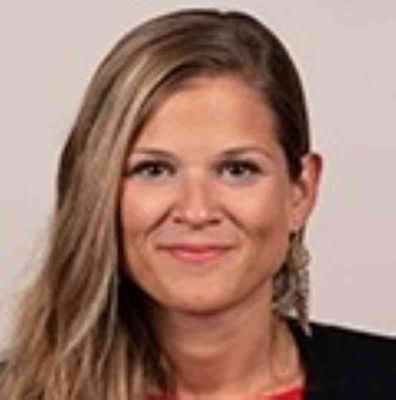Jennifer Chossis, Gide