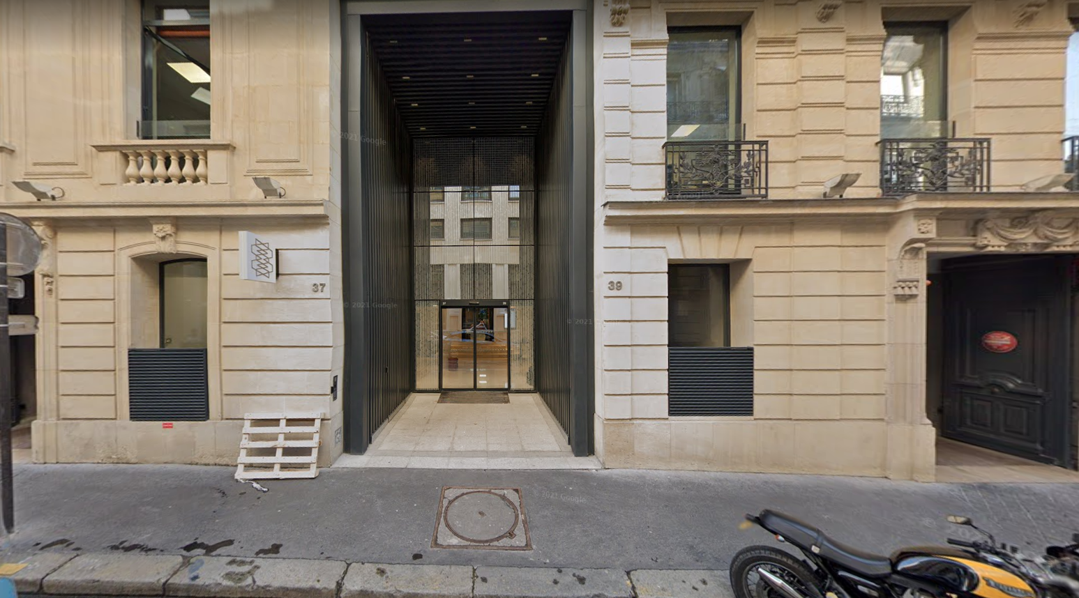 L'immeuble de bureaux du 37-39 rue de Surène ©GoogleMaps