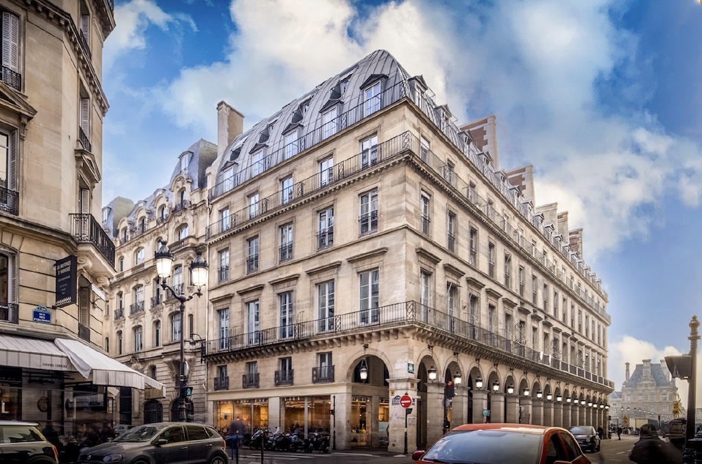 L'ensemble du 2 au 8 rue des Pyramides et du 185-187 rue Saint Honoré, à Paris 1er. 