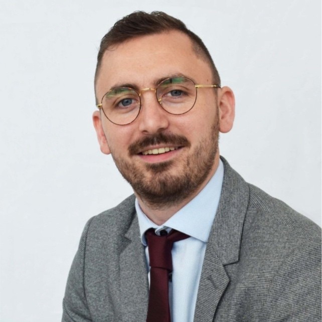 Rodrigue Hennequin, Etyo