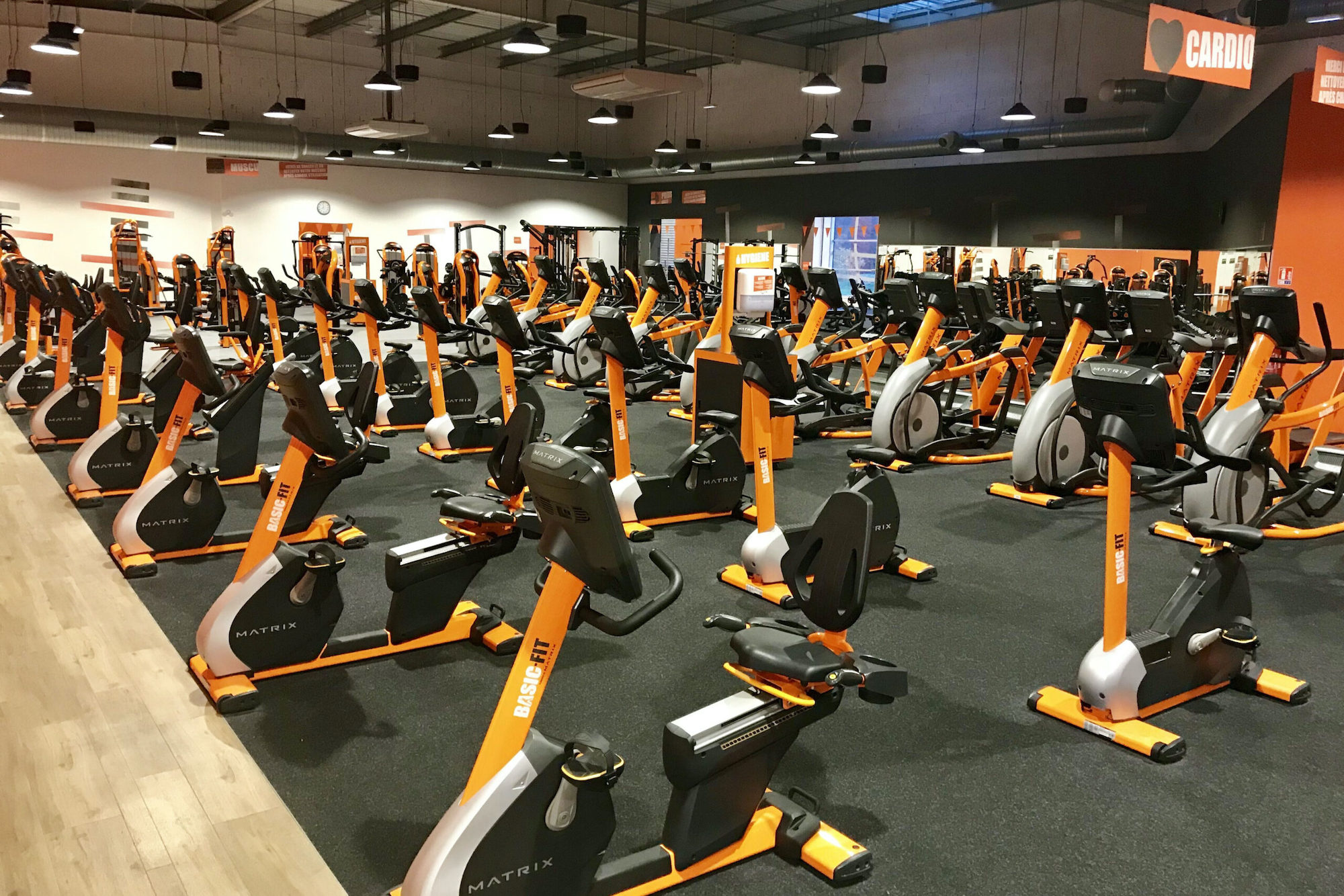 Une salle Basic Fit