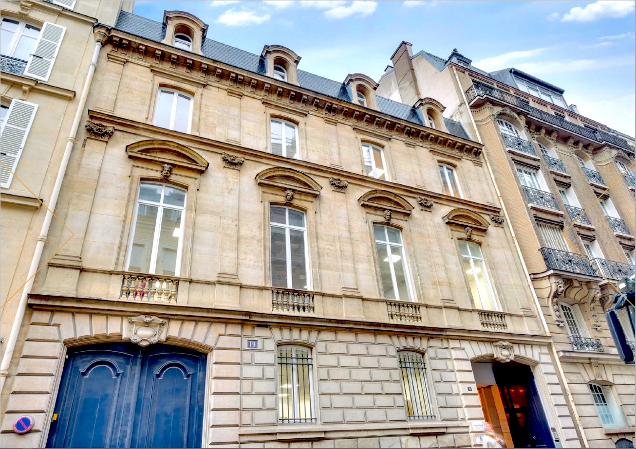 Le 19 Calais à Paris 9, siège d'Izipizi.