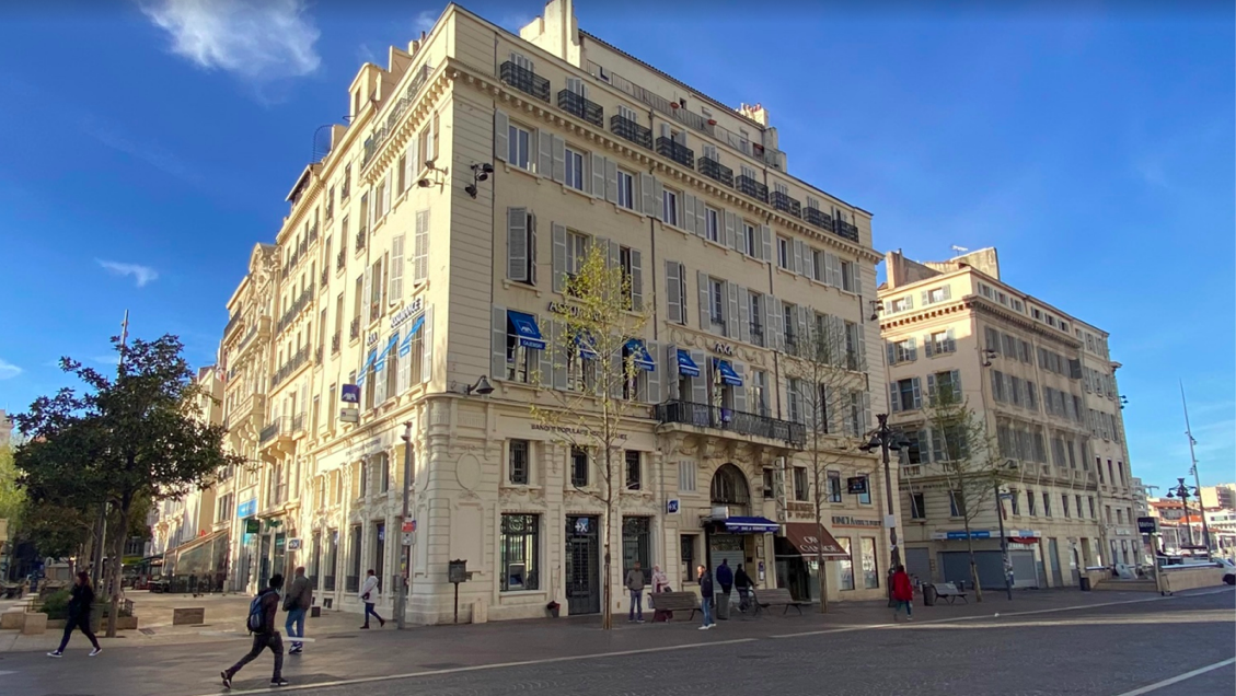 Le 8-12 Canebière, situé au centre-ville de Marseille. 