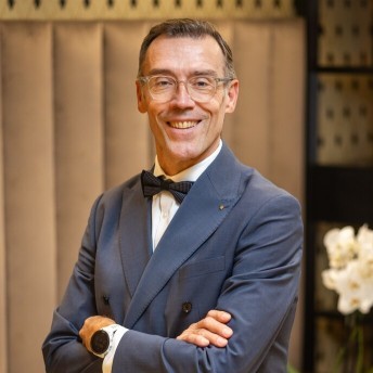 Laurent Rossi, Summer Hotels