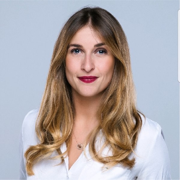 Léa Castelli, Groupe Finamas