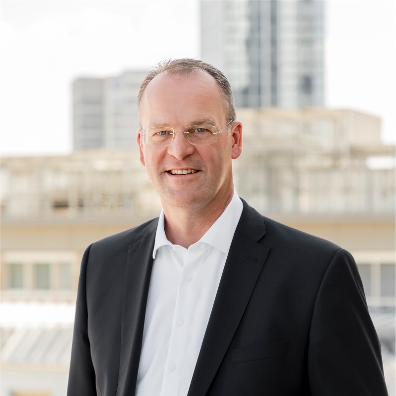 Stefan G. Reuß, Helaba