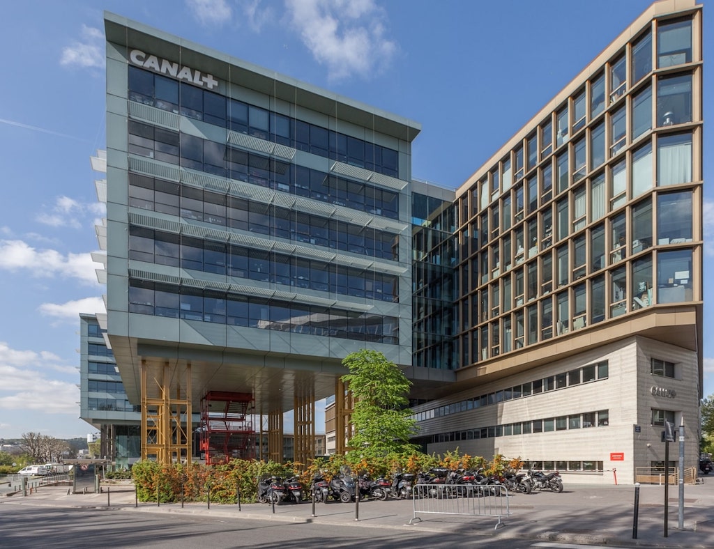L'Espace Lumière, à Boulogne-Billancourt, actuellement occupé par Canal+. 