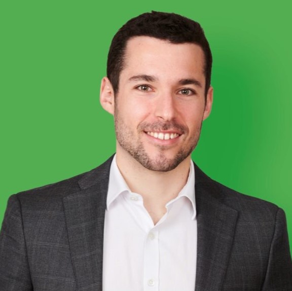 Sacha Azuelos, Initiative & Finance