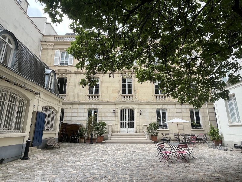 Le 13 Henner, Paris 9