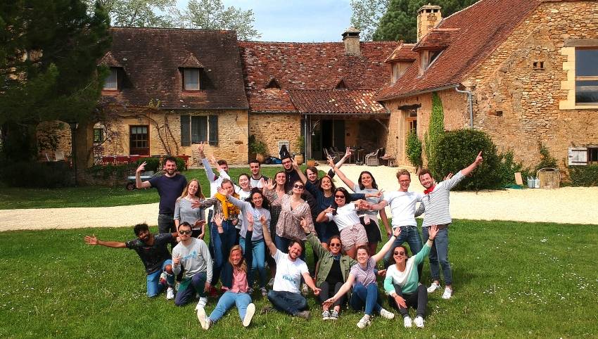 Les équipes de HostnFly vont s'étoffer d'une cinquantaine de nouveaux collaborateurs. Les équipes de HostnFly vont s'étoffer d'une cinquantaine de nouveaux collaborateurs.