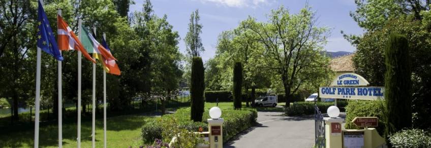 Le Golf Park Hôtel de Mandelieu-la-Napoule, repris par le groupe Cardinal. © DR