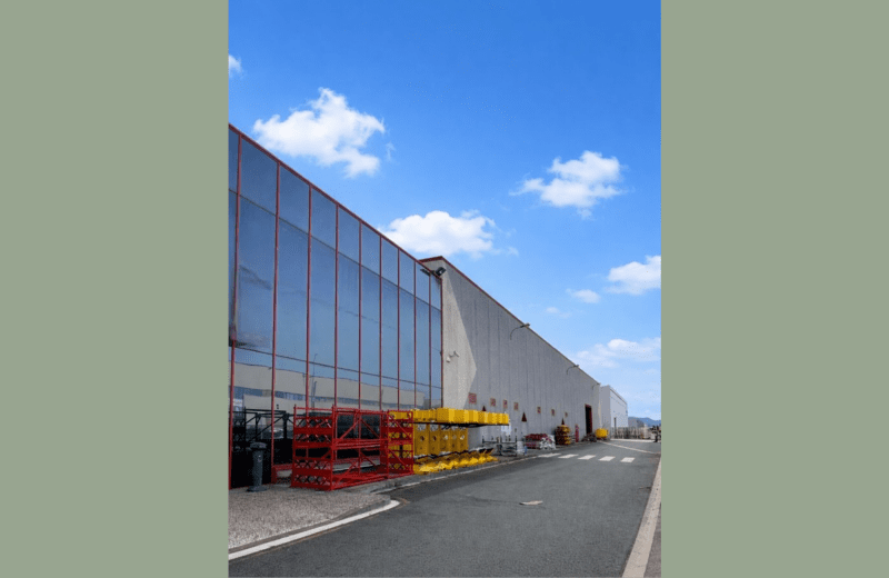 Log In achète à Pampelune