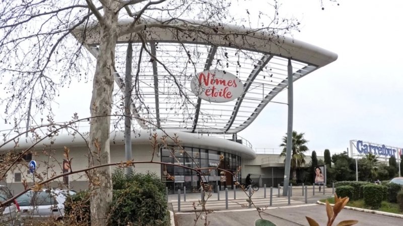 Le centre commercial Nîmes Étoile, détenu et exploité par SGM.