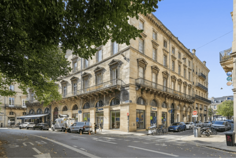 Le 6 place des Quinconces à Bordeaux. Le 6 place des Quinconces à Bordeaux.