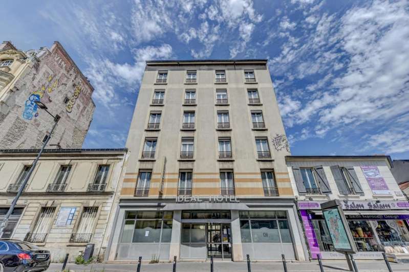 L'Idéal Hôtel à Montreuil. 