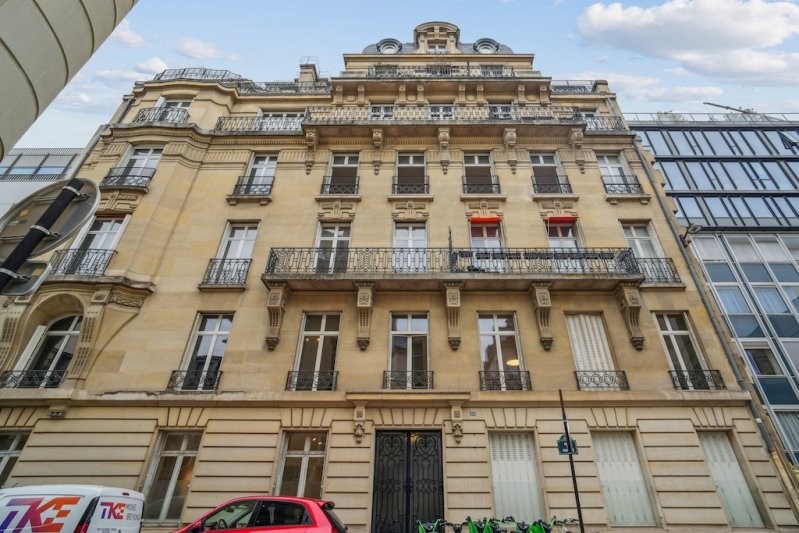 Le 24 rue de Surène, dans le 8e. 