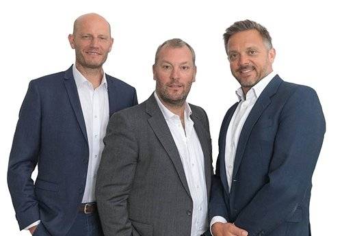 Les dirigeants de Cassian : Steve Woodward, Giles Wintle et Will Woodhead. Les dirigeants de Cassian : Steve Woodward, Giles Wintle et Will Woodhead.
