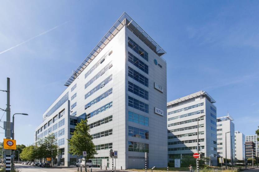 L'immeuble de bureaux à La Haye, aux Pays-Bas.