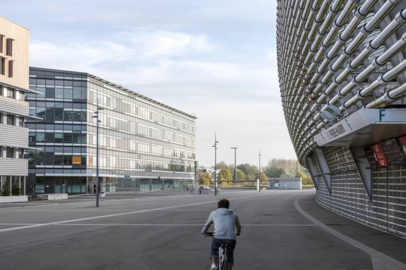 Le siège régional d’Orange près de Lille. Le siège régional d’Orange près de Lille.