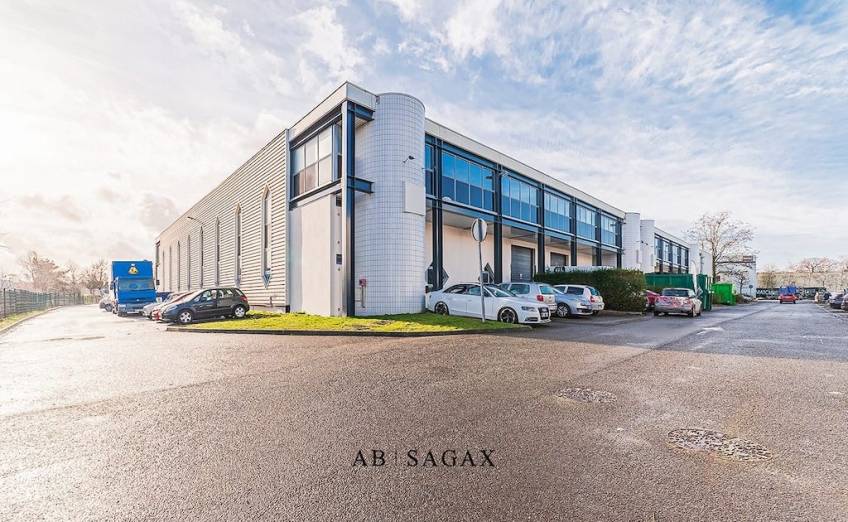 L'un des entrepôts d'AB Sagax, à Élancourt. L'un des entrepôts d'AB Sagax, à Élancourt.