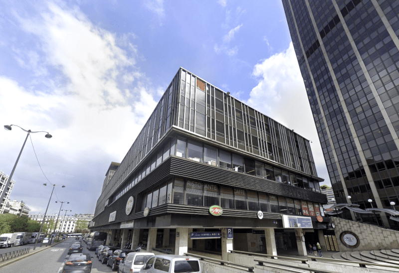 Le bâtiment du 17 Arrivée, à Paris Montparnasse