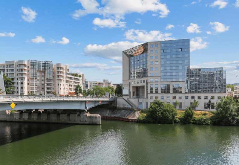 L'immeuble de bureaux "Seine Saint-Germain" situé à Issy-Les-Moulineaux. © BNP Paribas Real Estate
