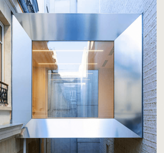 L'intérieur du 3 Scribe à Paris. 
