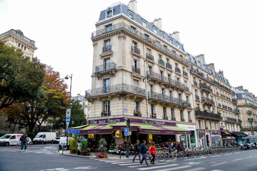 La boutique l'Île aux fleurs située au 20 rue Monge, Paris 5, entre dans le portefeuille de Mata Capital.