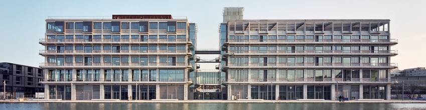 Les Magasins généraux, à Pantin, longent le canal de l'Ourcq. Les Magasins généraux, à Pantin, longent le canal de l'Ourcq.