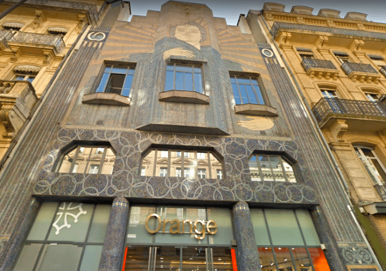 La nouvelle boutique de Groupama Gan Retail France dans l'ancien siège de la Dépêche du Midi, rue d’Alsace Lorraine à Toulouse. © Maps