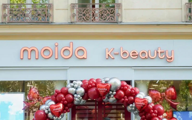 Moida au 30 Champs-Élysées. 