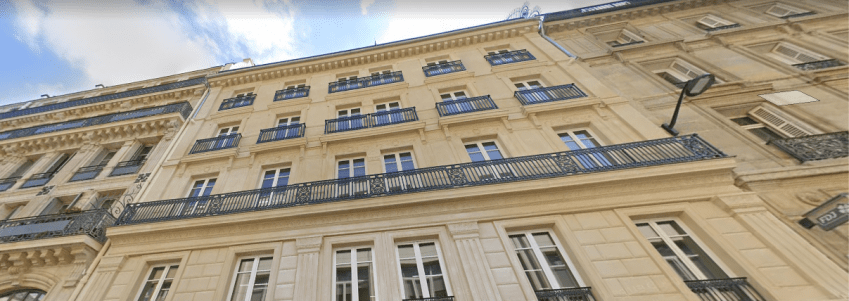 L'immeuble du 22 rue de la Banque, dans le 2e arrondissement de Paris. © Maps