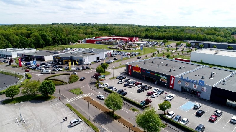 La zone commerciale du Chêne Saint-Amand La zone commerciale du Chêne Saint-Amand