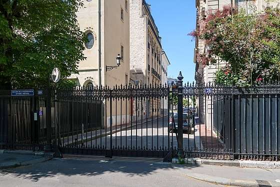 L'entrée du square de l’avenue Foch, à Paris 16. 