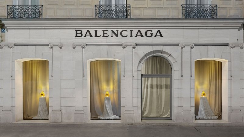 La boutique historique de Balenciaga avenue George V à Paris. La boutique historique de Balenciaga avenue George V à Paris.