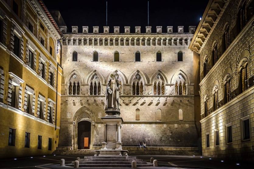 À Sienne, le siège social historique de Banca Monte dei Paschi di Siena (n'est pas compris dans la vente à Ardian Real Estate). © Sean X Liu