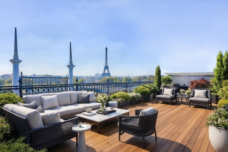 La terrasse de l'hôtel particulier de René Lalique, cours Albert Ier, Paris 8. La terrasse de l'hôtel particulier de René Lalique, cours Albert Ier, Paris 8.