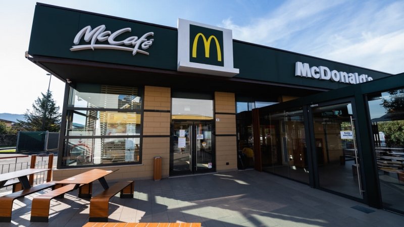 Le McDonald's de Rome acheté par Wemo One Le McDonald's de Rome acheté par Wemo One