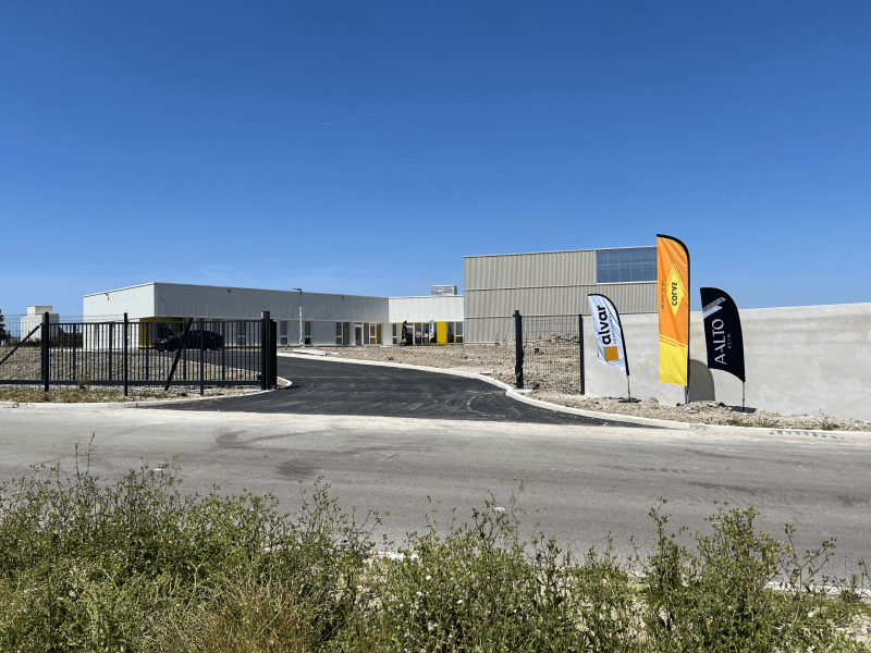 Le bâtiment occupé par Colas à Saintes. Le bâtiment occupé par Colas à Saintes.