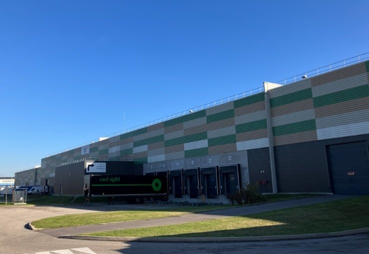 L'entrepôt situé à Saint-Quentin-Fallavier L'entrepôt situé à Saint-Quentin-Fallavier