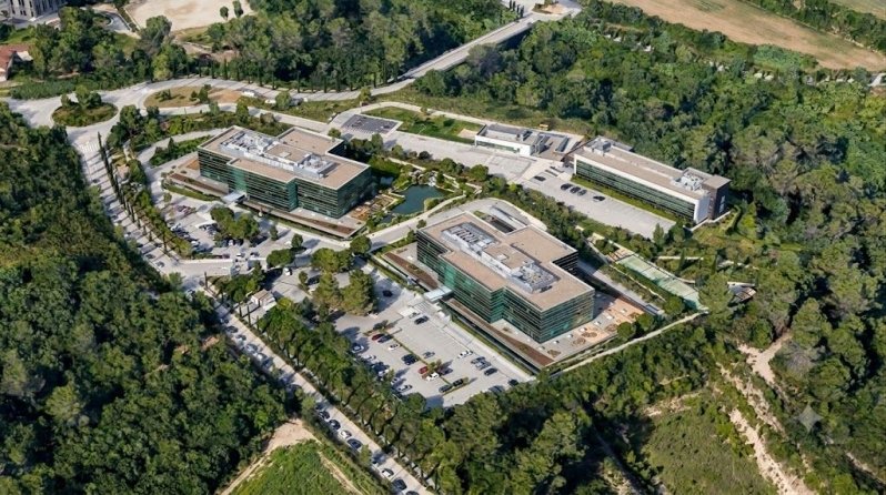 Un complexe de bureaux situé à Sant Cugat del Vallès, près de Barcelone.