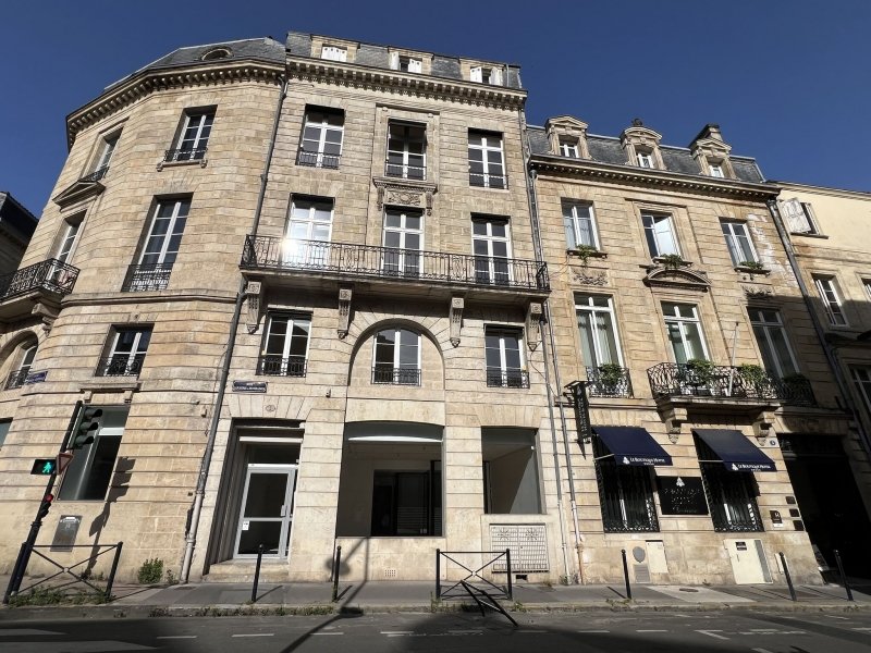 L'immeuble situé au 1 Rue Lafaurie de Monbadon à Bordeaux. L'immeuble situé au 1 Rue Lafaurie de Monbadon à Bordeaux.