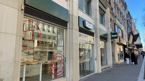 Le pied d'immeuble du 3 avenue de Clichy à Paris. © Groupama Gan REIM