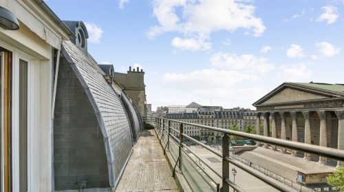 Vue depuis le Palacio place de la Madeleine, à Paris.
