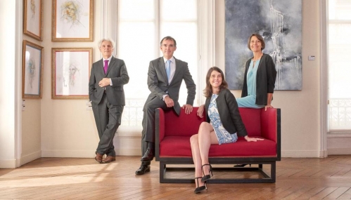 La direction de Lacourte Notaires, Bertand Lacourte, Laurent Guilmois, Cécile Clerc-Giuntini et Valérie Magnard. La direction de Lacourte Notaires, Bertand Lacourte, Laurent Guilmois, Cécile Clerc-Giuntini et Valérie Magnard.