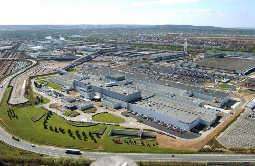 Les pouvoirs publics ont pris conscience de la nécessité de ré-industrialiser le pays. 